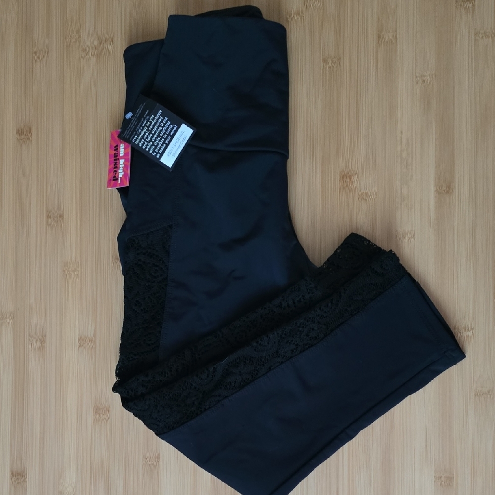 NWT Onzie Black Capri Leggings